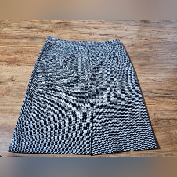 Ann Taylor skirt - Picture 2 of 2